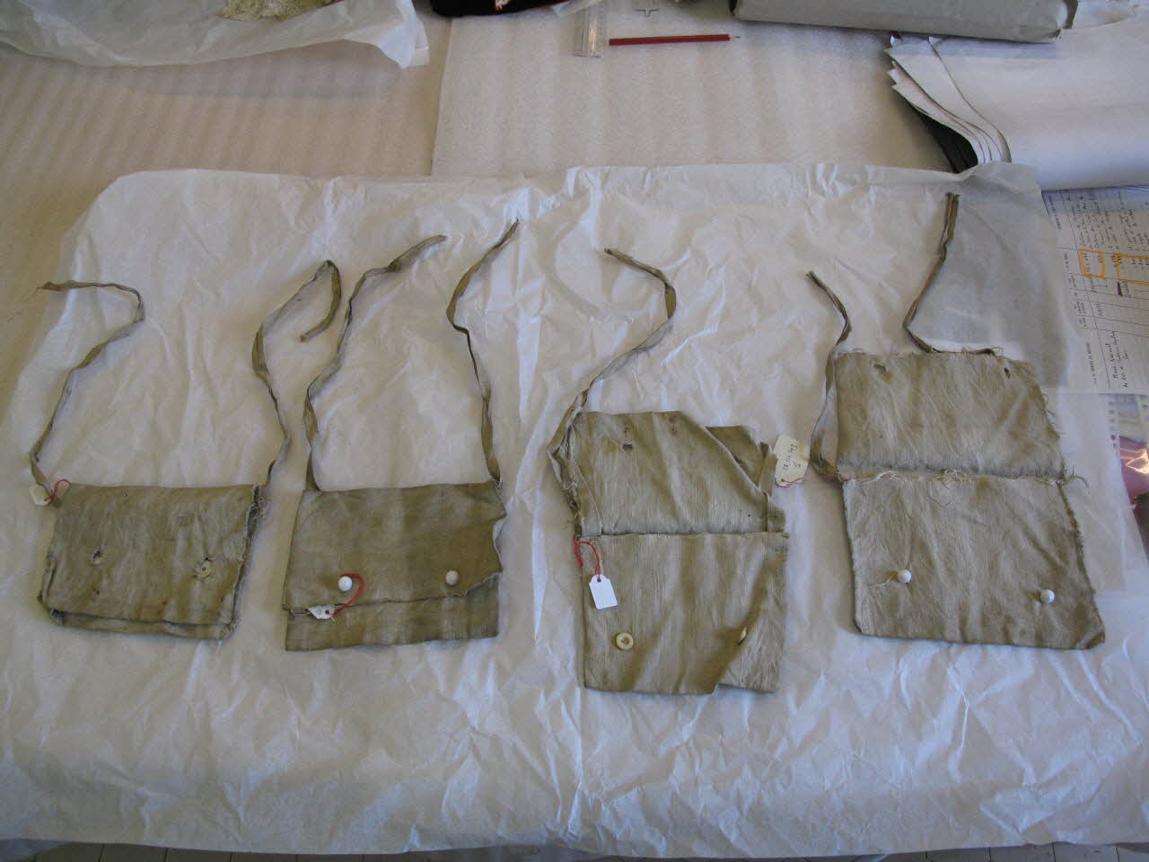 Eugénie Pitou accessoire de marionnette 1900 1956.127.703.1-4 Photo