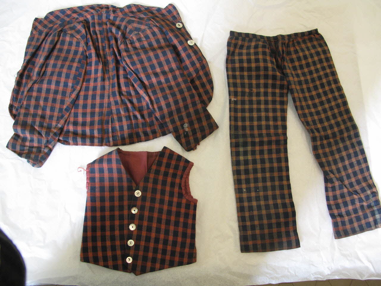 Eugénie Pitou costume de marionnette 1900 1956.127.721.1-3 Photo