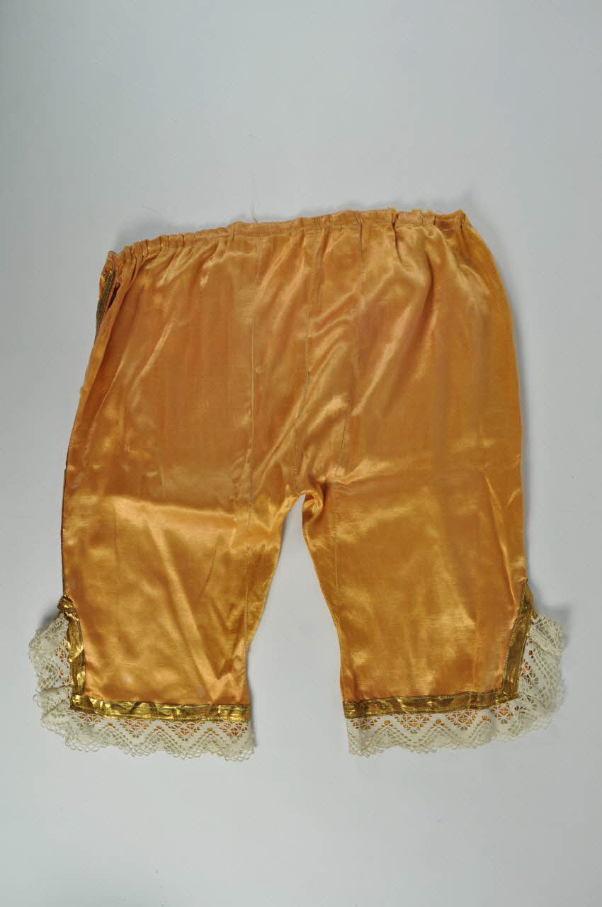 Bousquet PANTALON DE MOUSQUETAIRE Nord-Pas-de-Calais, France 1967 1967.30.1 Photo Mucem