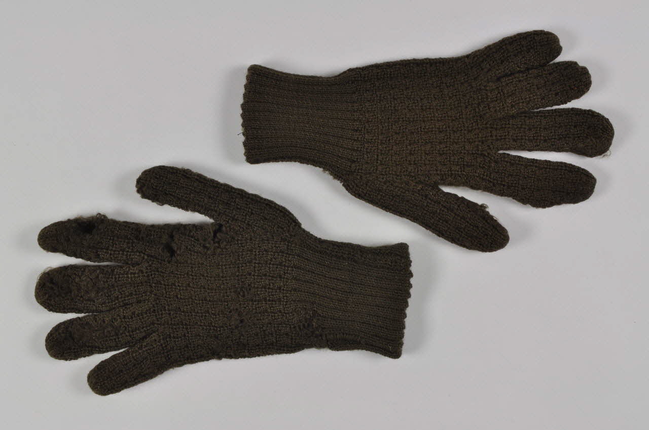 Bousquet GANT DE PEQUE PEQUE Nord-Pas-de-Calais, France 1967 1967.30.14.1-2 Photo Mucem