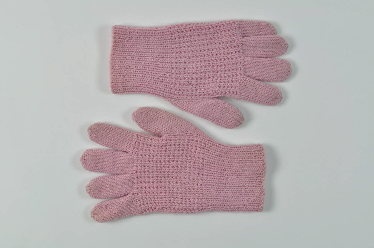 Bousquet GANT DE MOUSQUETAIRE Nord-Pas-de-Calais, France 1967 1967.30.9.1-2 Photo Mucem