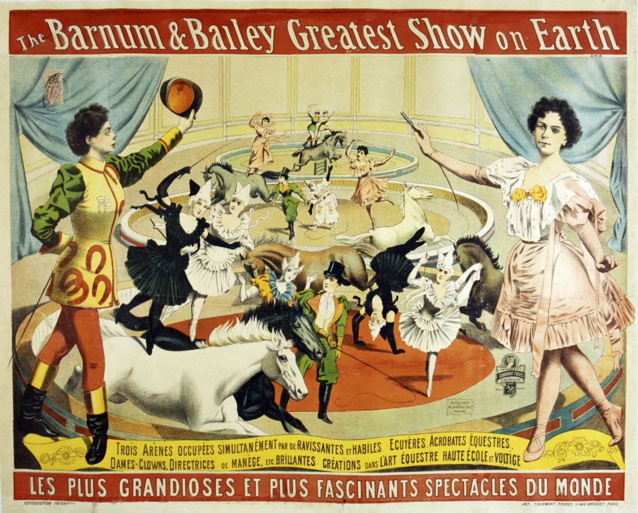 Storbridge affiche The Barnum & Bailey Greatest Show on Earth  TROIS ARENES OCCUPEES SIMULTANEMENT PAR DE RAVISSANTES ET HABILES ECUYERES, ACROBATES EQUESTRES,  DAMES-CLOWNS, DIRECTRICES DE MANEGE, ETC. BRILLANTES CREAT 1901-1902 1997.39.4 Photo