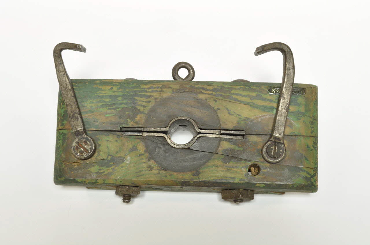 PORTE-CROCHET 1967.67.31.7 Photo Mucem