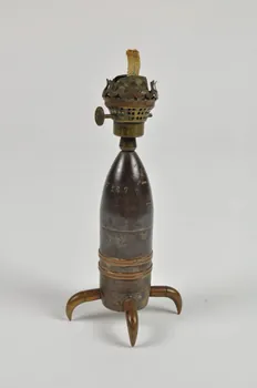 lampe à pétrole 1914-1918 1968.1.7  Photo Mucem