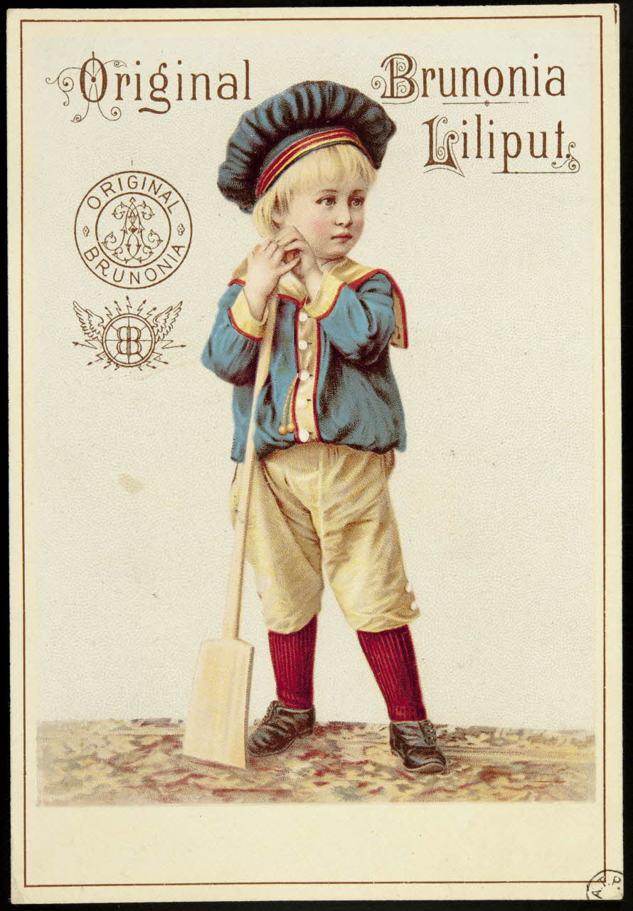 carte réclame Garçon en bonnet et chemise bleue rouge tenant une pelle en bois 1942.26.400 Photo