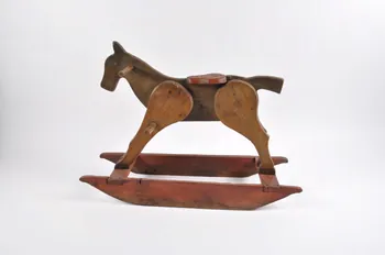 cheval à bascule cheval-luge 1970.1.1 Photo Mucem