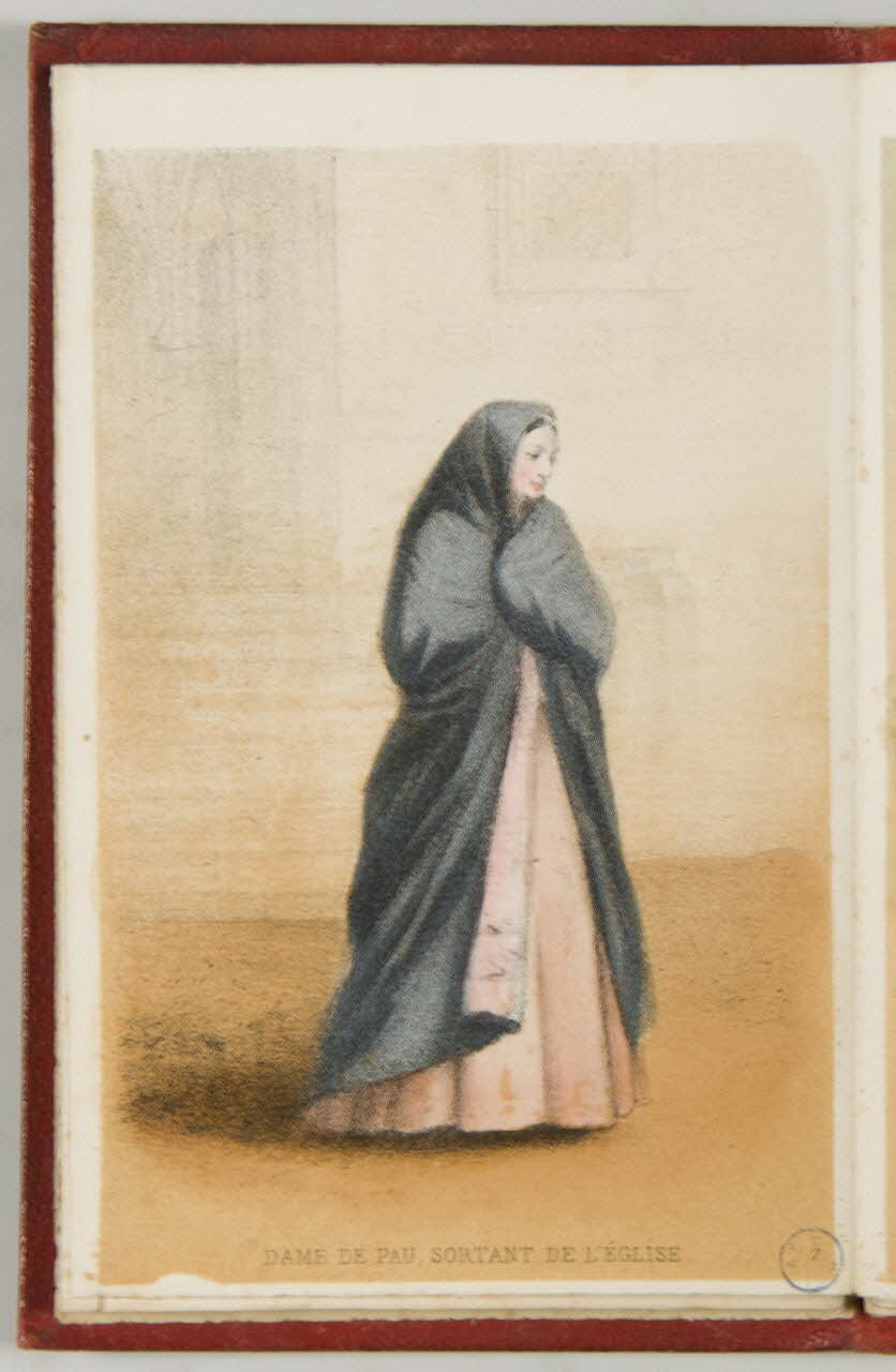 album DAME DE PAU, SORTANT DE L'EGLISE. 1946.83.3.7 Photo