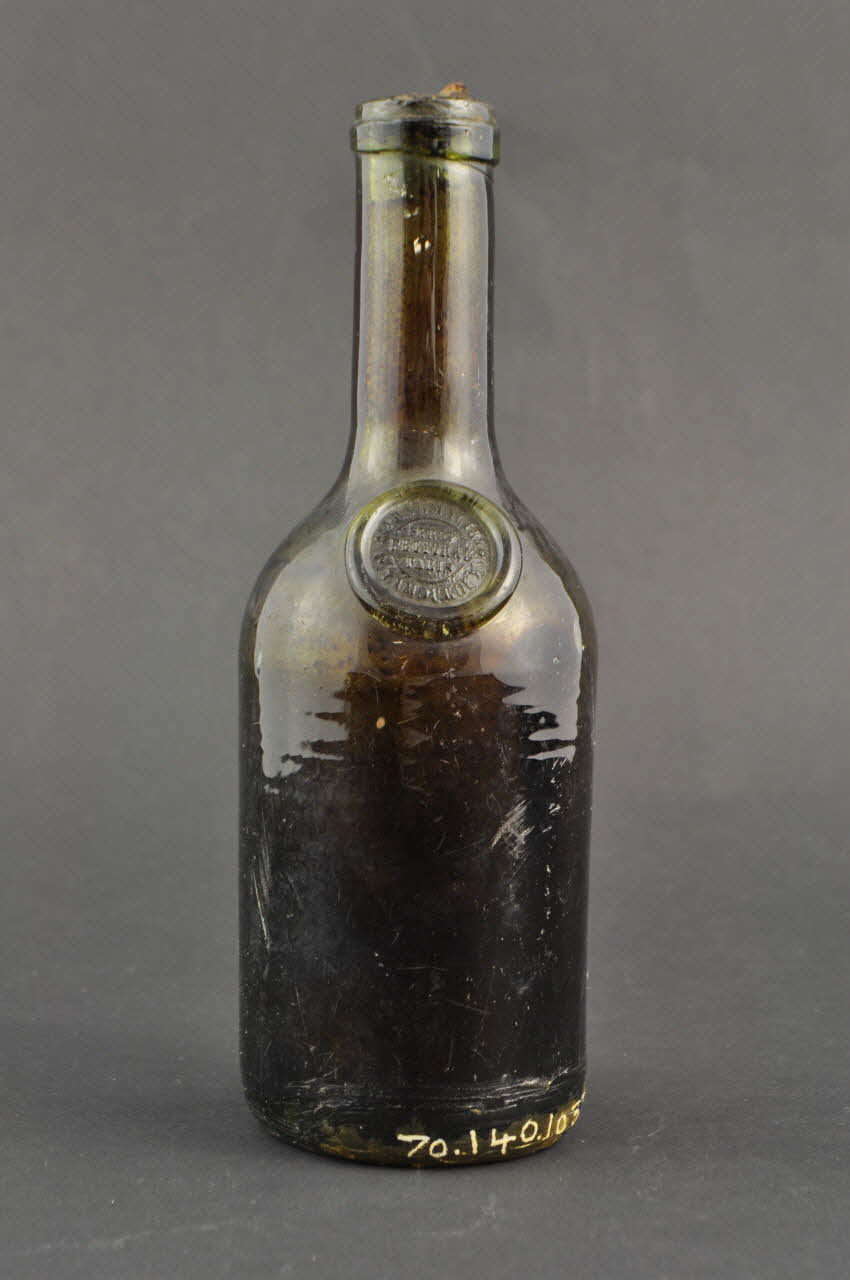 bouteille (objet domestique) 1970.140.1037 Photo Mucem
