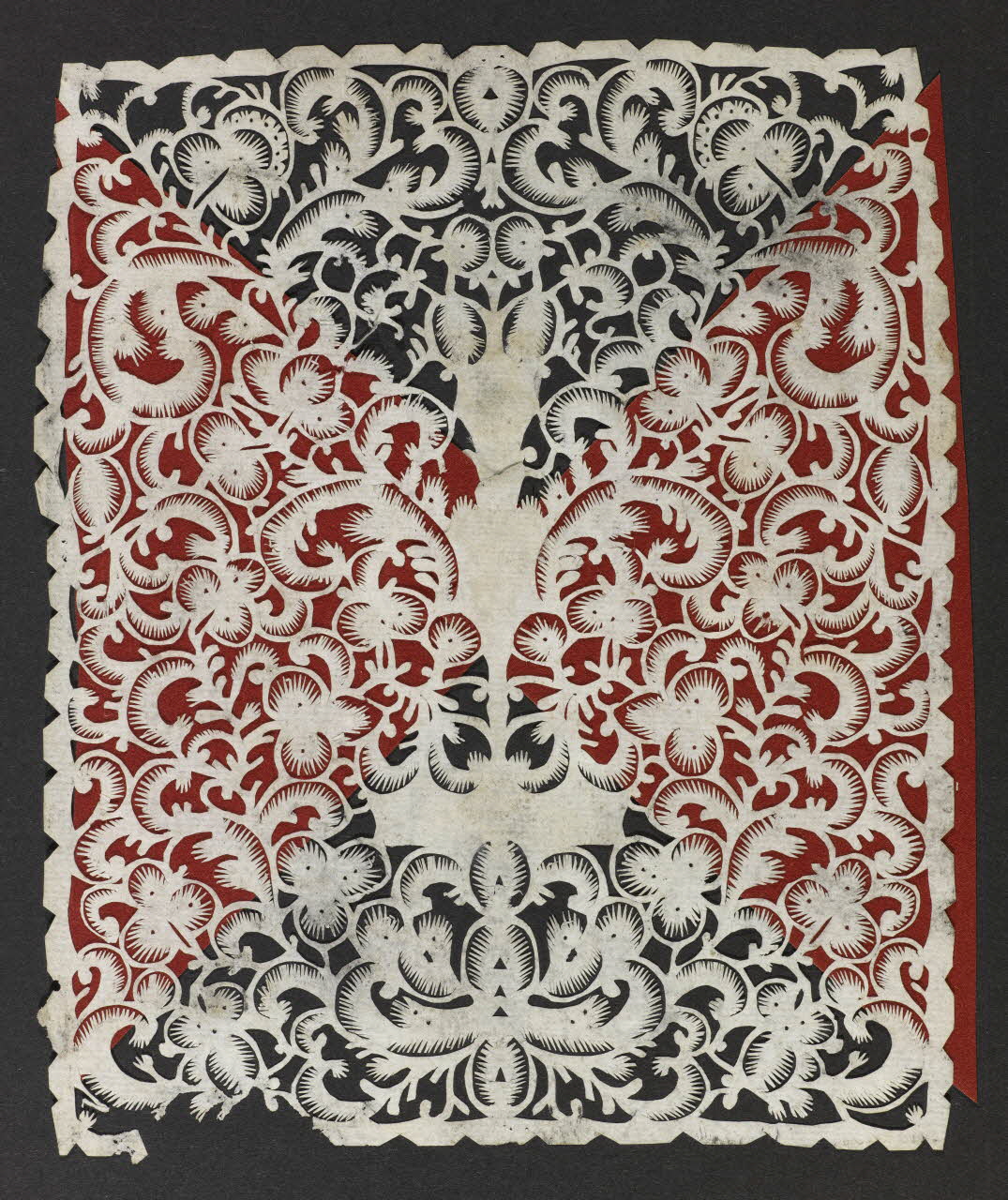 découpage, canivet Décor végétal stylisé 1990.5.130 Photo RMN-Grand Palais (Mucem)