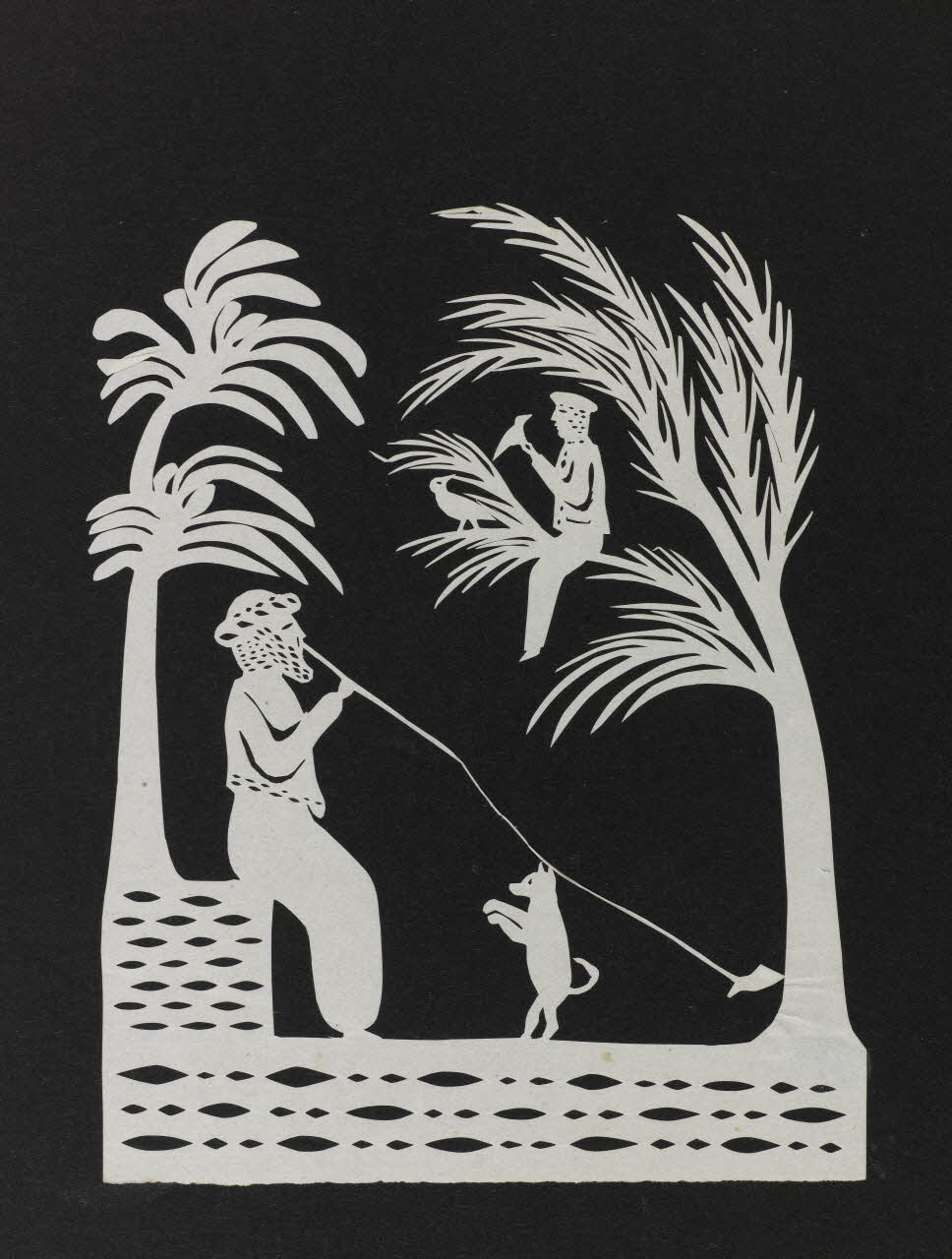 découpage, canivet Homme assis fumant une longue pipe devant un chien et un garçon perché dans un arbre tenant un oiseau à la main 1990.5.143 Photo RMN-Grand Palais (Mucem)