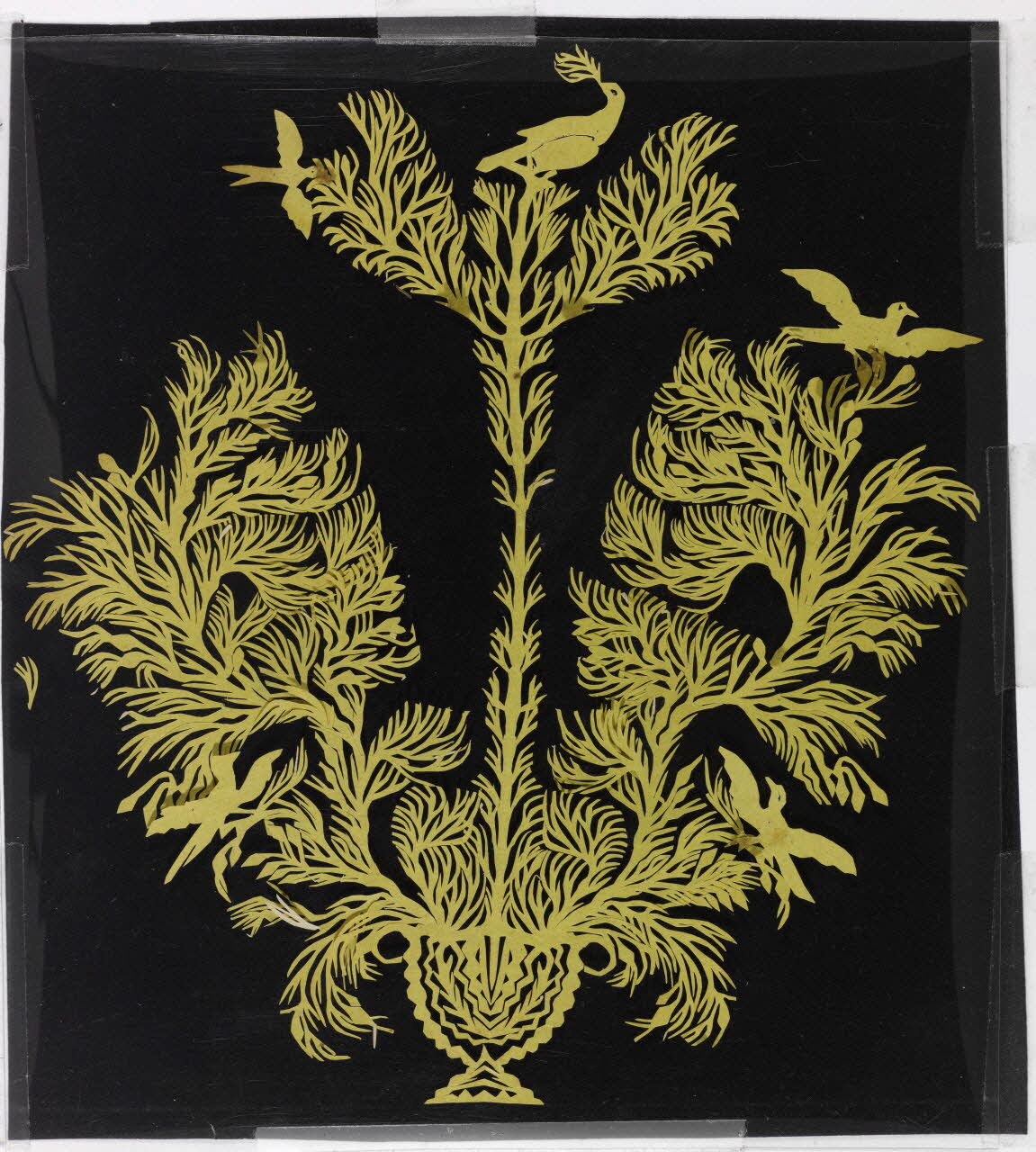 découpage Oiseaux dans  un décor végétal 1990.5.149 Photo RMN-Grand Palais (Mucem)