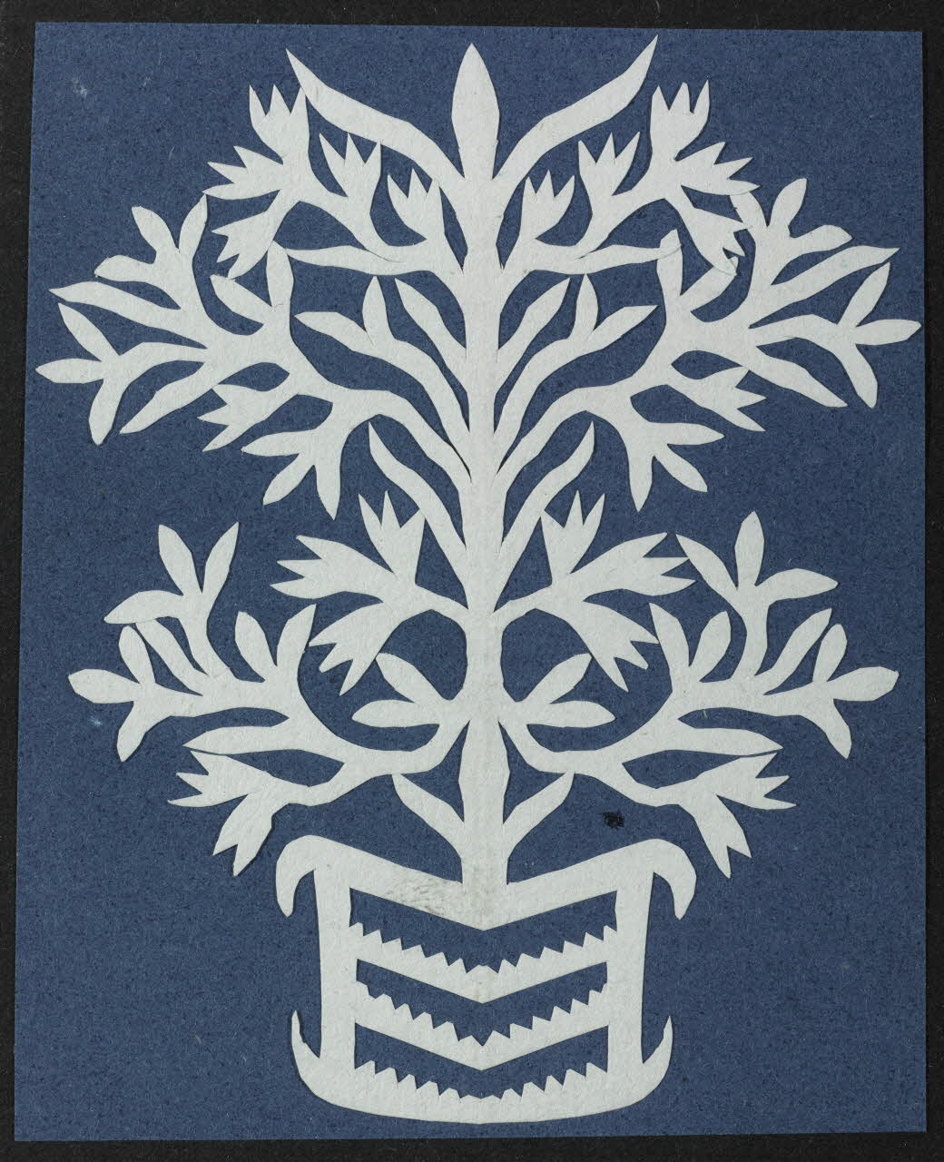 découpage Végétal stylisé 1990.5.156 Photo RMN-Grand Palais (Mucem)