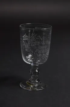 verre à pied 1968.60.45  Photo Mucem