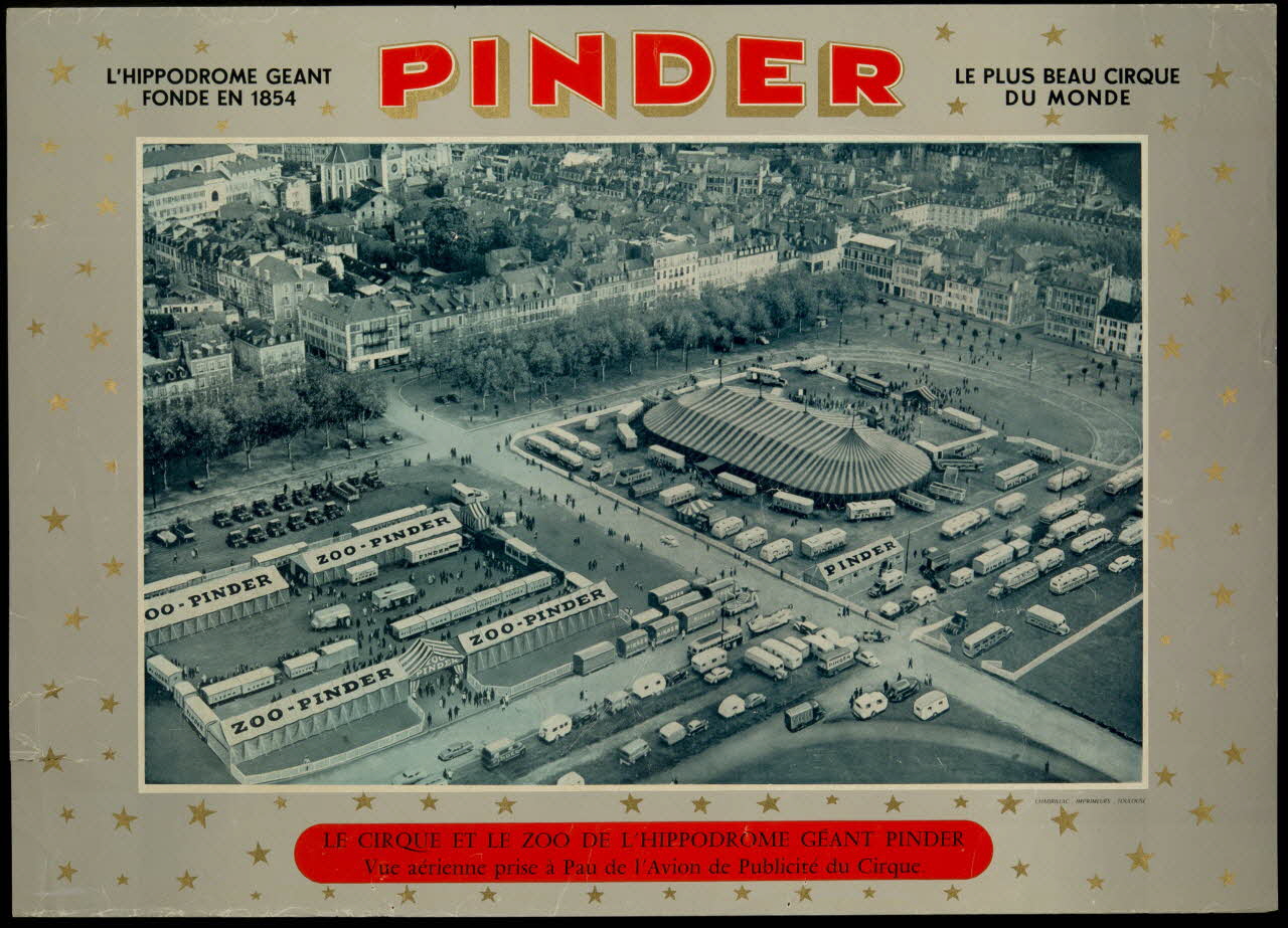 estampe PINDER  LE CIRQUE ET LE ZOO DE L'HIPPODROME GEANT PINDER  Vue aérienne prise à Pau de l'Avion de Publicité du Cirque. 1957.118.3.2 Photo