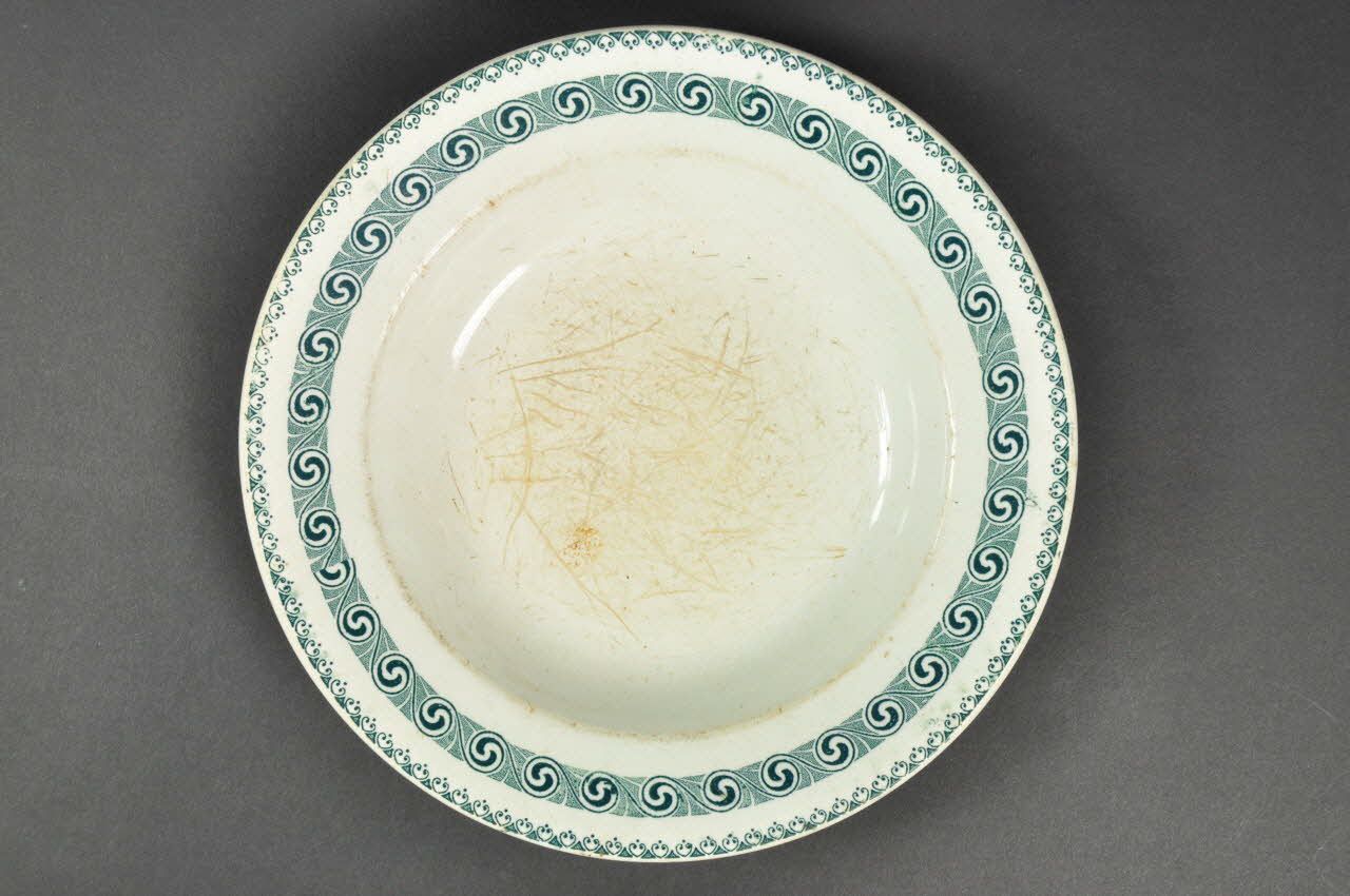 assiette creuse 1969.34.36 Photo Mucem