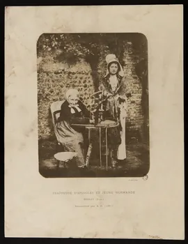 estampe FRAPPEUSE D'EPINGLES ET JEUNE NORMANDE  RUGLES (Eure) 1966.113.3 Photo