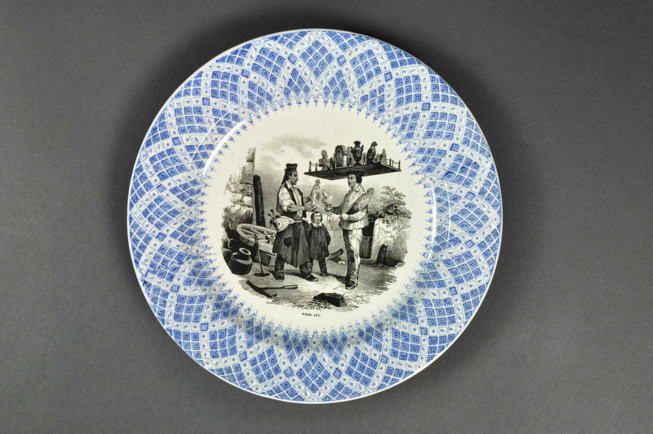 assiette plate Assiette à décor de colporteur 1969.52.3 Photo Mucem