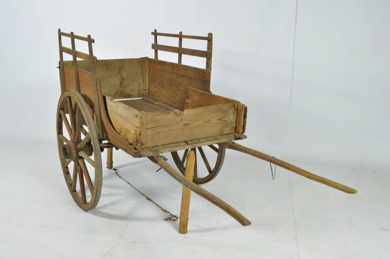 VOITURE A CHIEN 1969.53.1 Photo Mucem