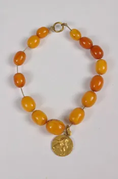 collier de dentition 1920 1969.67.1  Photo Mucem
