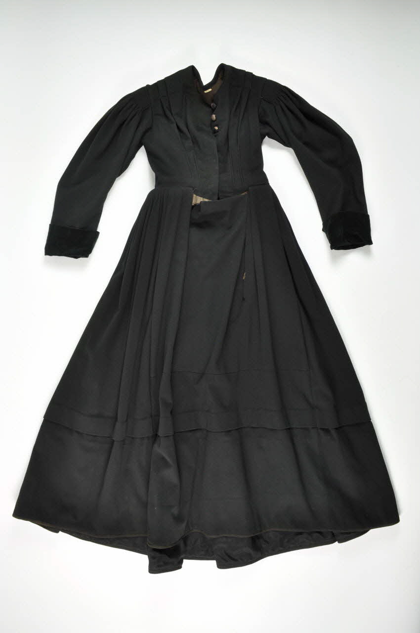 robe 1936.188 Photo Mucem