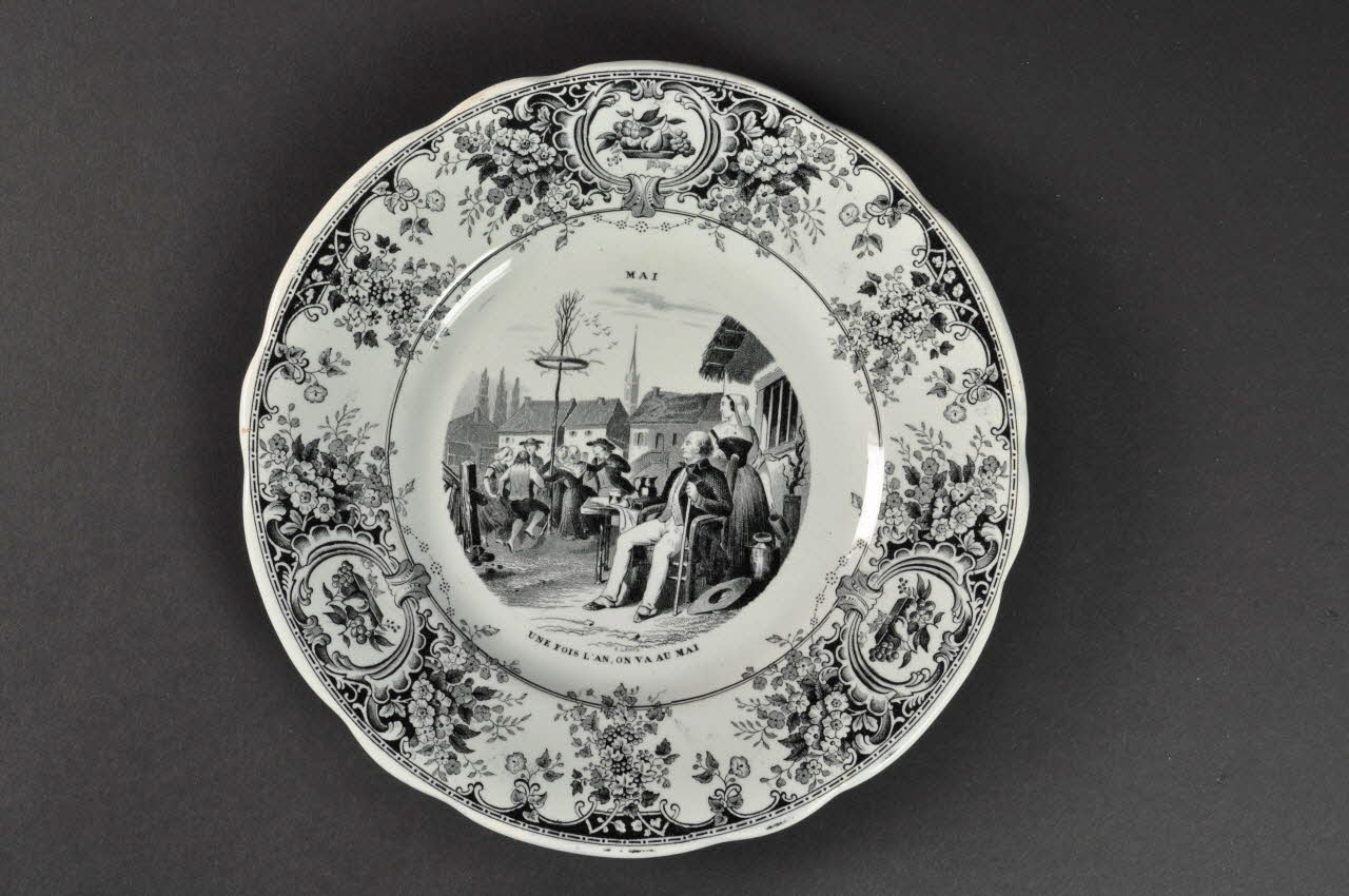 assiette plate Mai Picardie, France 1834-1900 1969.8.5 Photo Mucem