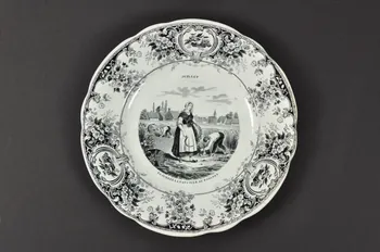 assiette plate Juillet 1969.8.7  Photo Mucem
