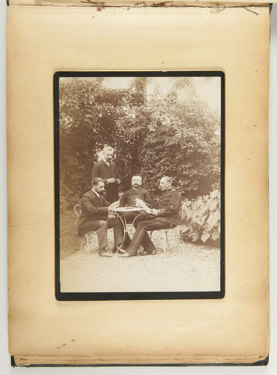 album Les 4 frères  Lanteires - fils de  Clotilde Beaunis 1981.53.1.102 Photo