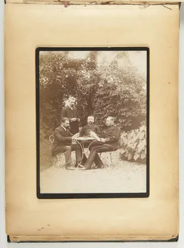 album Les 4 frères  Lanteires - fils de  Clotilde Beaunis 1981.53.1.102  Photo