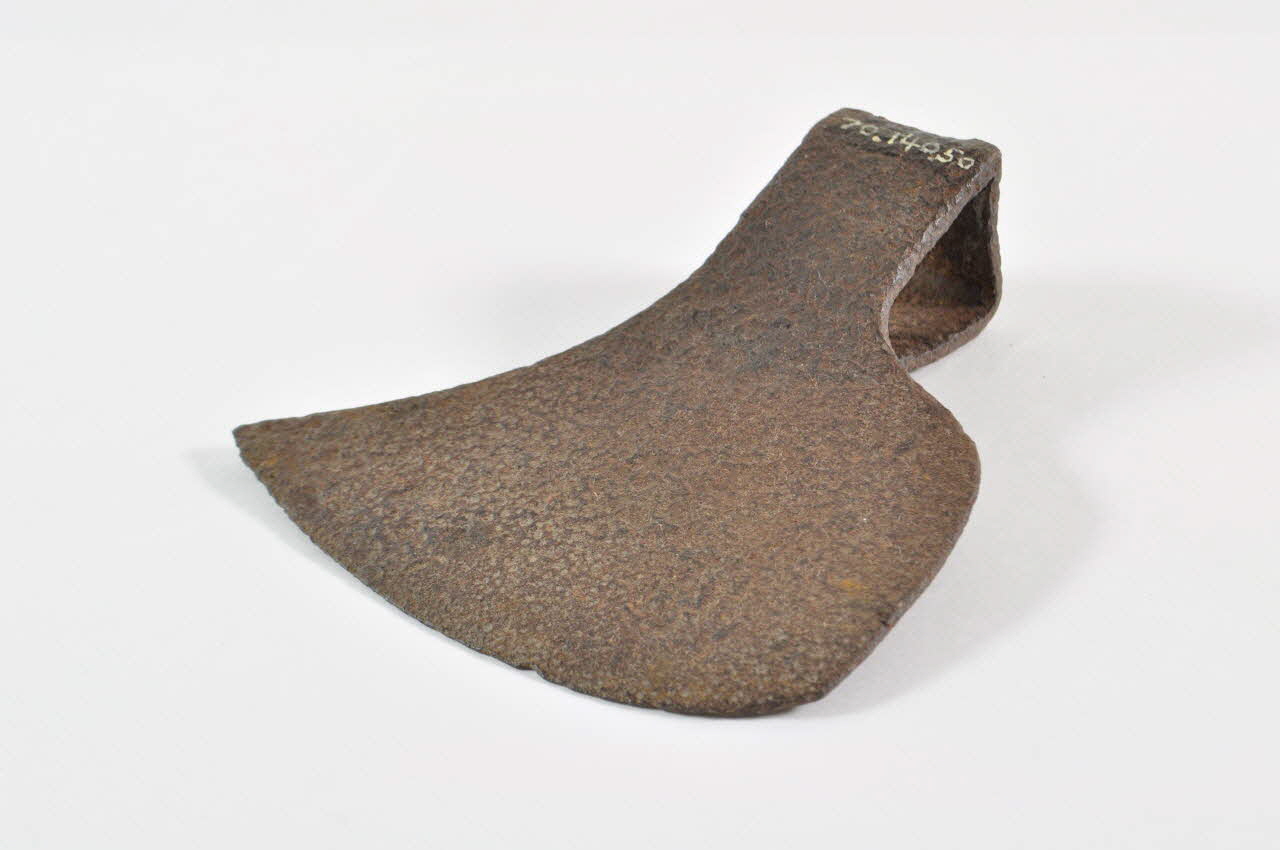 François Prud'homme hache Bourgogne, France 1910 1970.140.50 Photo Mucem