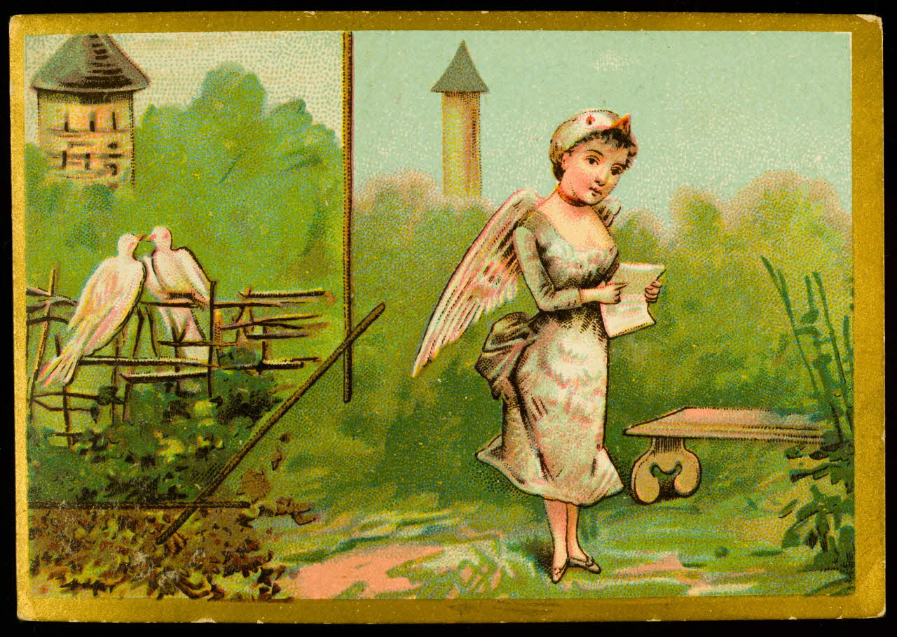 carte réclame Jeune femme en costume d'oiseau près d'un banc, deux oiseaux sont posés à côté sur une barrière 1998.77.122.1 Photo