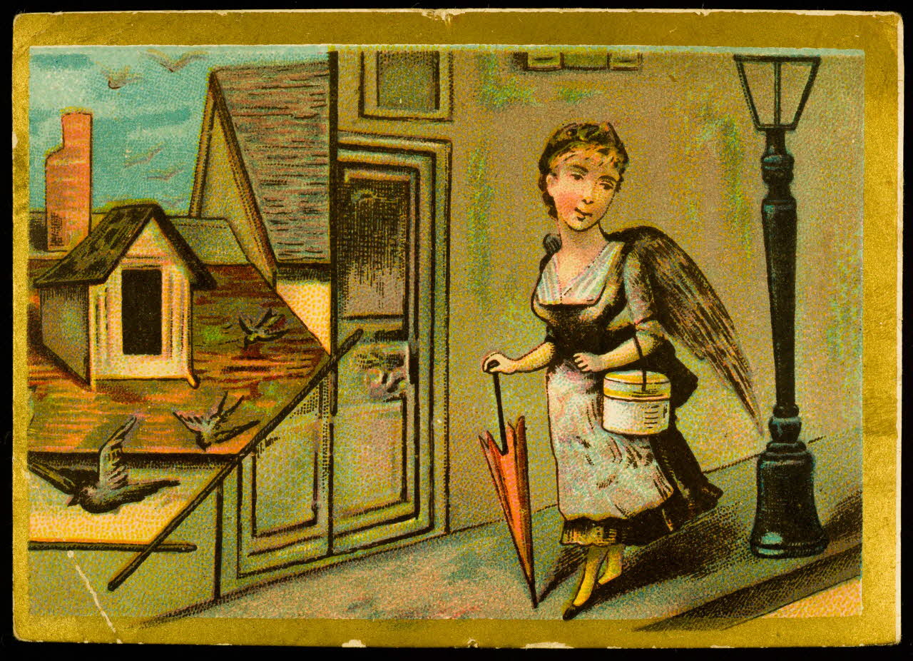 carte réclame Une jeune femme costumée avec des ailes se promène dans la rue 1998.77.122.2 Photo