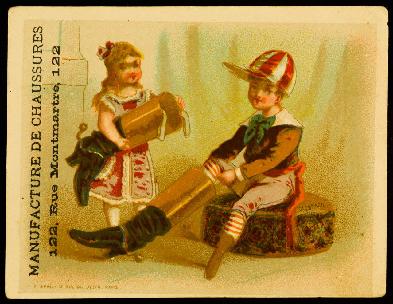 carte réclame Jeune homme portant une casquette, avec une jambe de bois, essaie des bottes géantes 1998.77.16.3 Photo