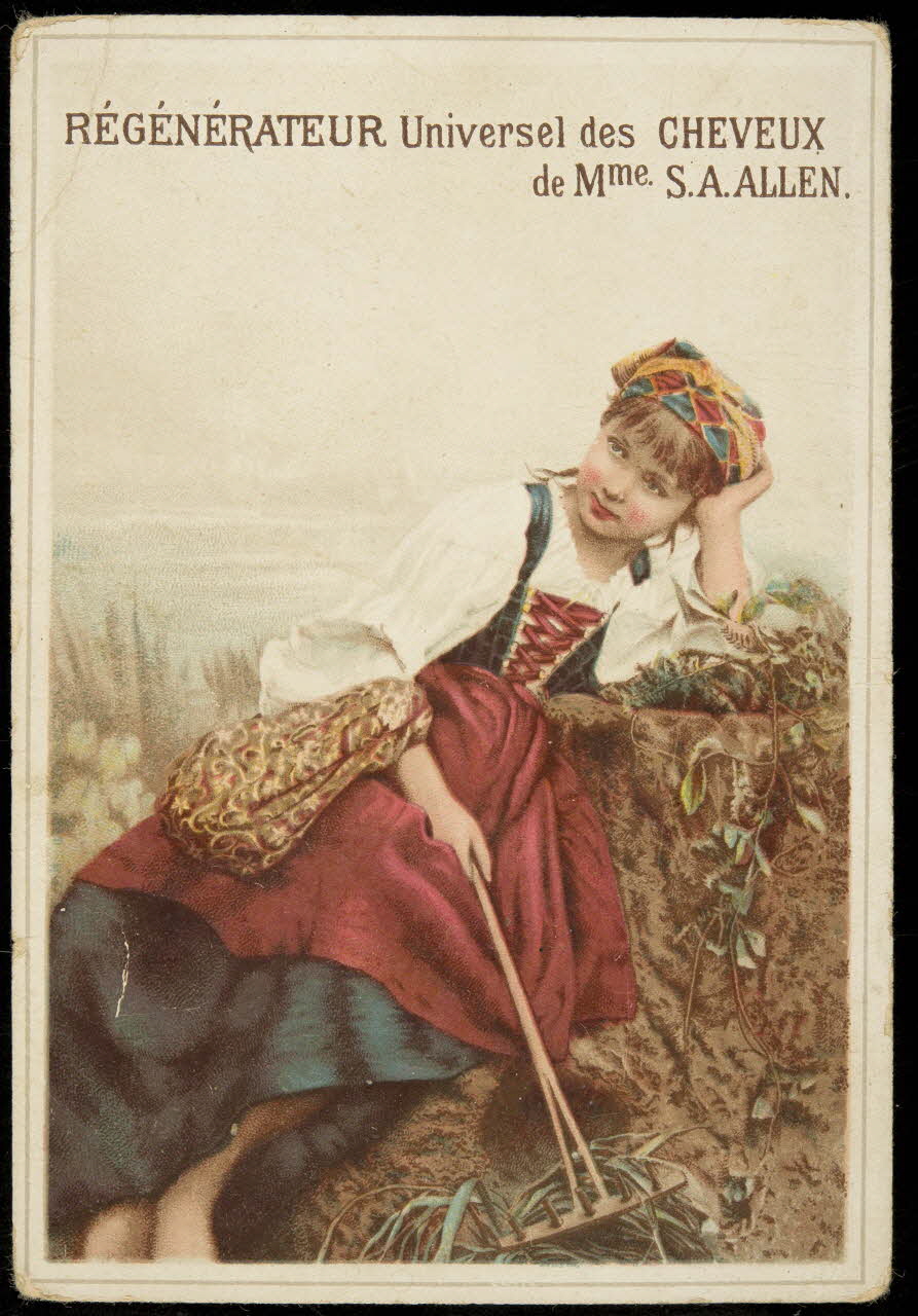 carte réclame Jeune fille en costume traditionnel assise sur un rocher, accoudée, tient un rateau dans la main droite 1998.77.203.6 Photo