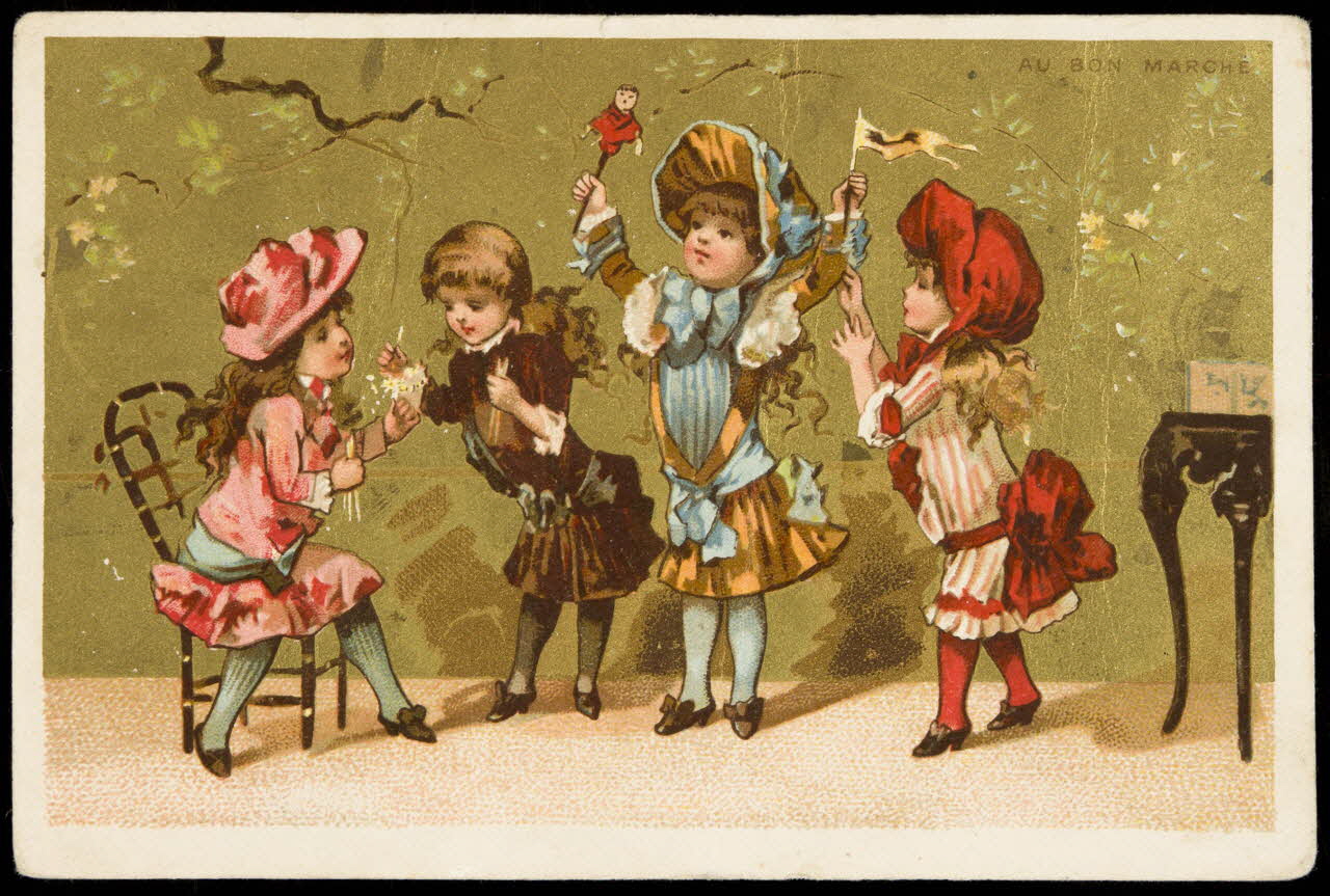 carte réclame Des jeunes filles jouent avec une marionnette et un fanion 1998.77.262.1 Photo