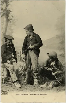 969. En Savoie. Montreurs de marmottes. Sou.10.86.1 Photo