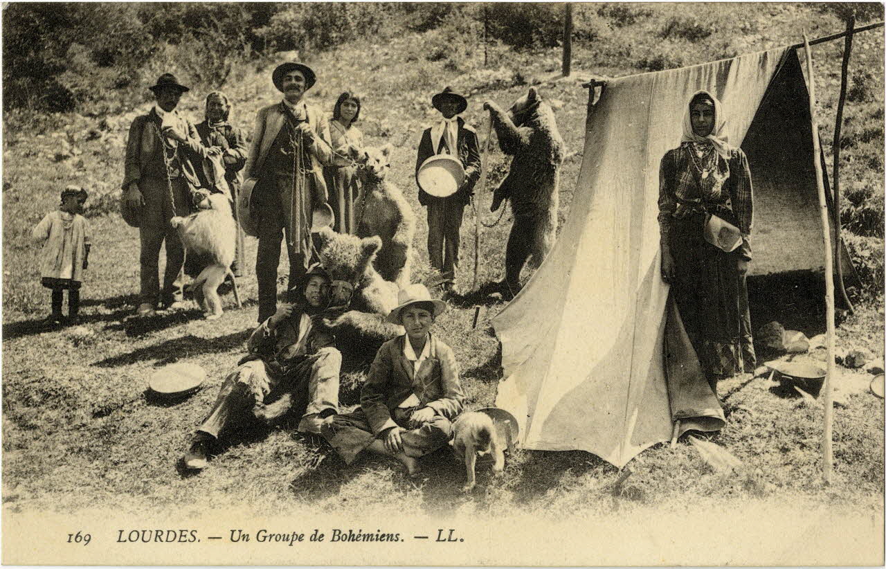 169. Lourdes. Un groupe de bohémiens. Sou.10.96.2 Photo