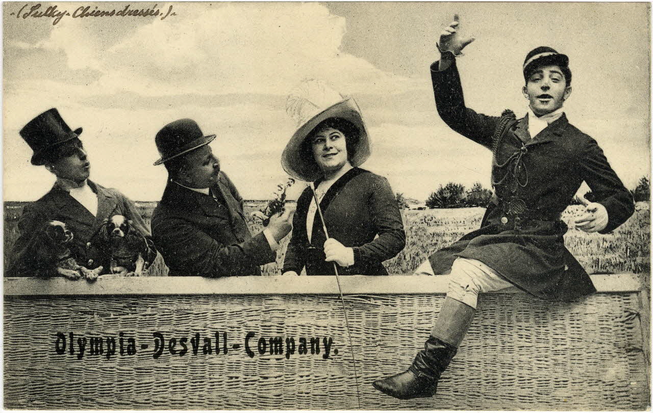 Olympia Desvall Company. Sulky, chiens dressés. Sou.12.28.2 Photo