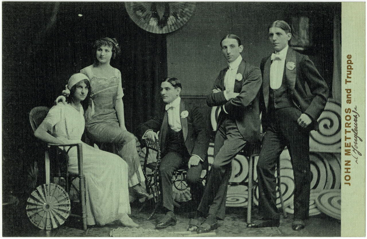 John Mettros and truppe (jongleurs). Sou.16.158.1 Photo