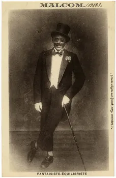 Anonyme Malcom. Fantaisiste, équilibriste (avec objets sur front, nez, menton). 1928 Sou.17.2.2 Photo