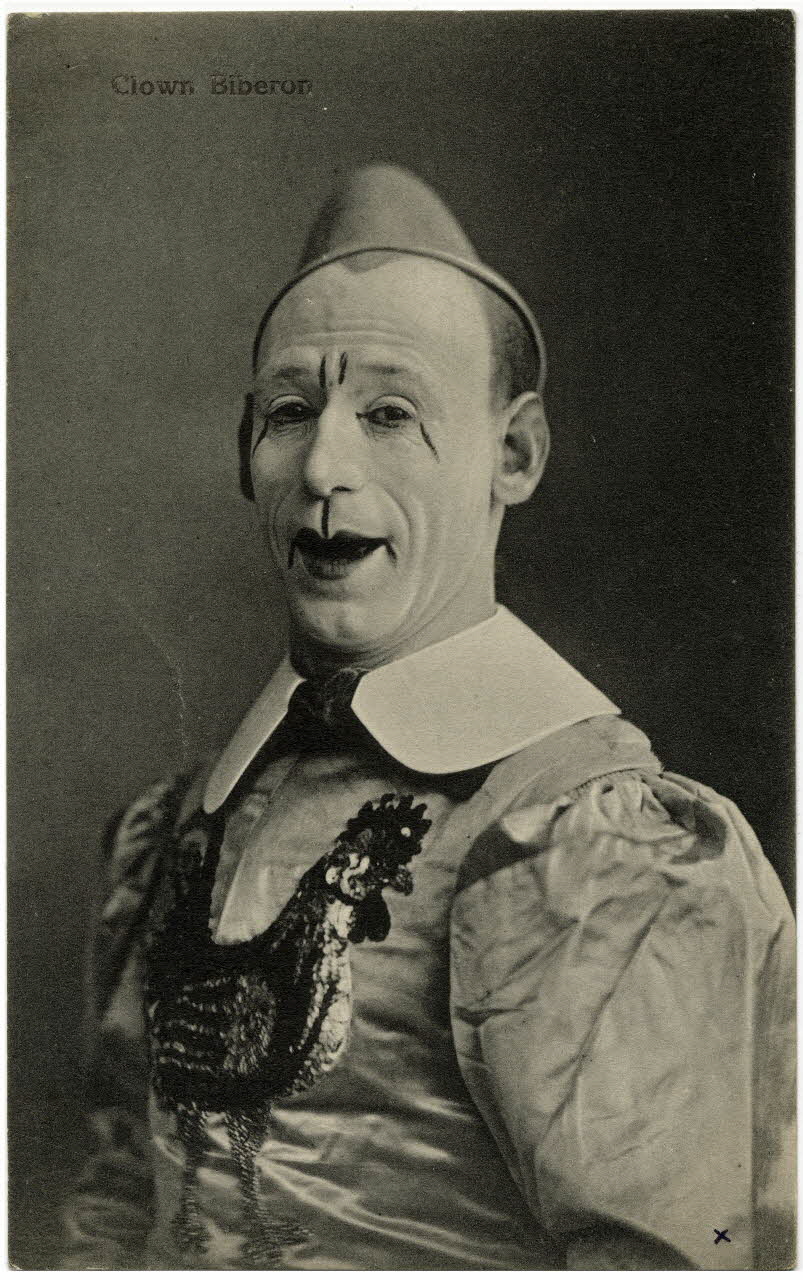 Clown Biberor. [Au verso :] Thomas Garzon dit Biberon né à Madrid, mort en 1936 chez Jean-Marie Cairoli à Jouy-en-Josas Sou.17.57.2 Photo