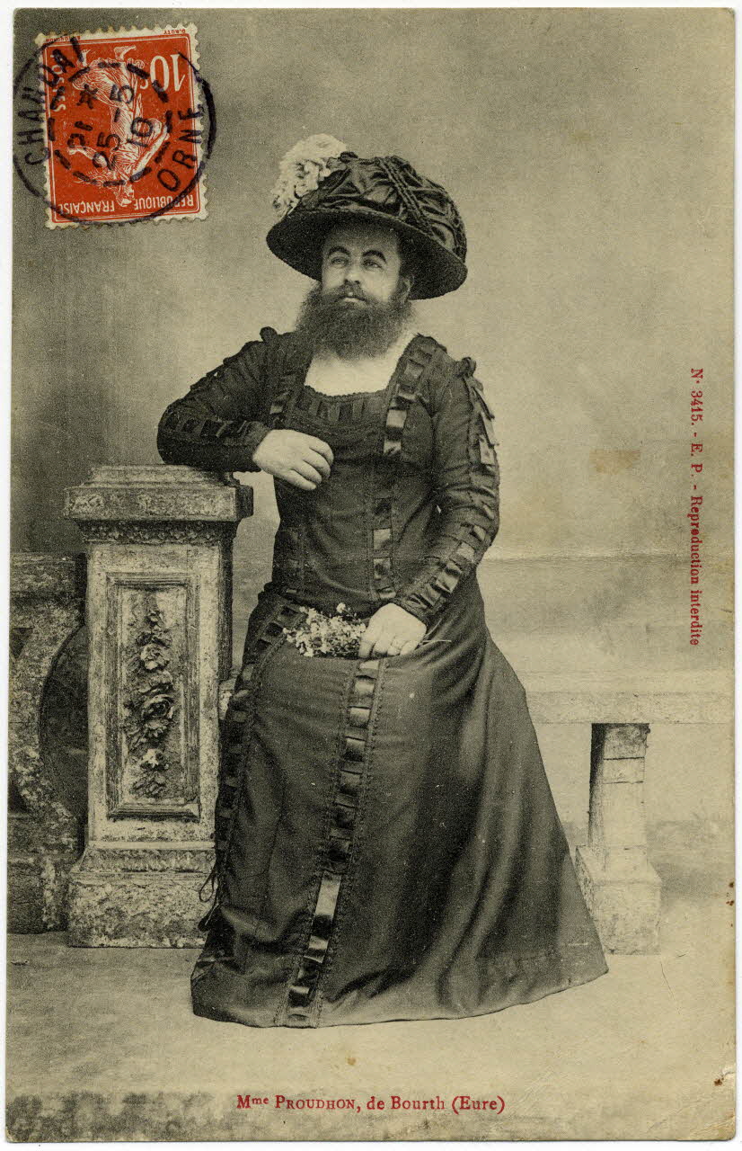 Mme Proudhon, de Bourth (Eure). Sou.19.118.2 Photo