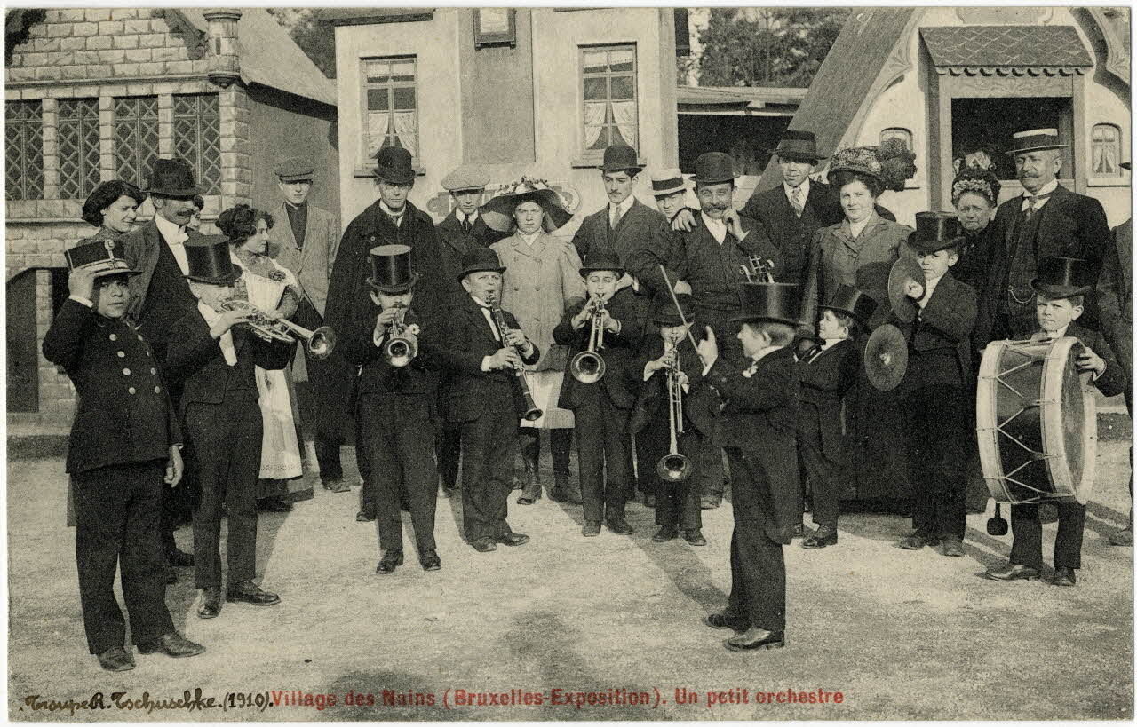 Anonyme Village des nains (Bruxelles-exposition). Un petit orchestre. Troupe A. Tschuschke 1910 Sou.19.42.1 Photo
