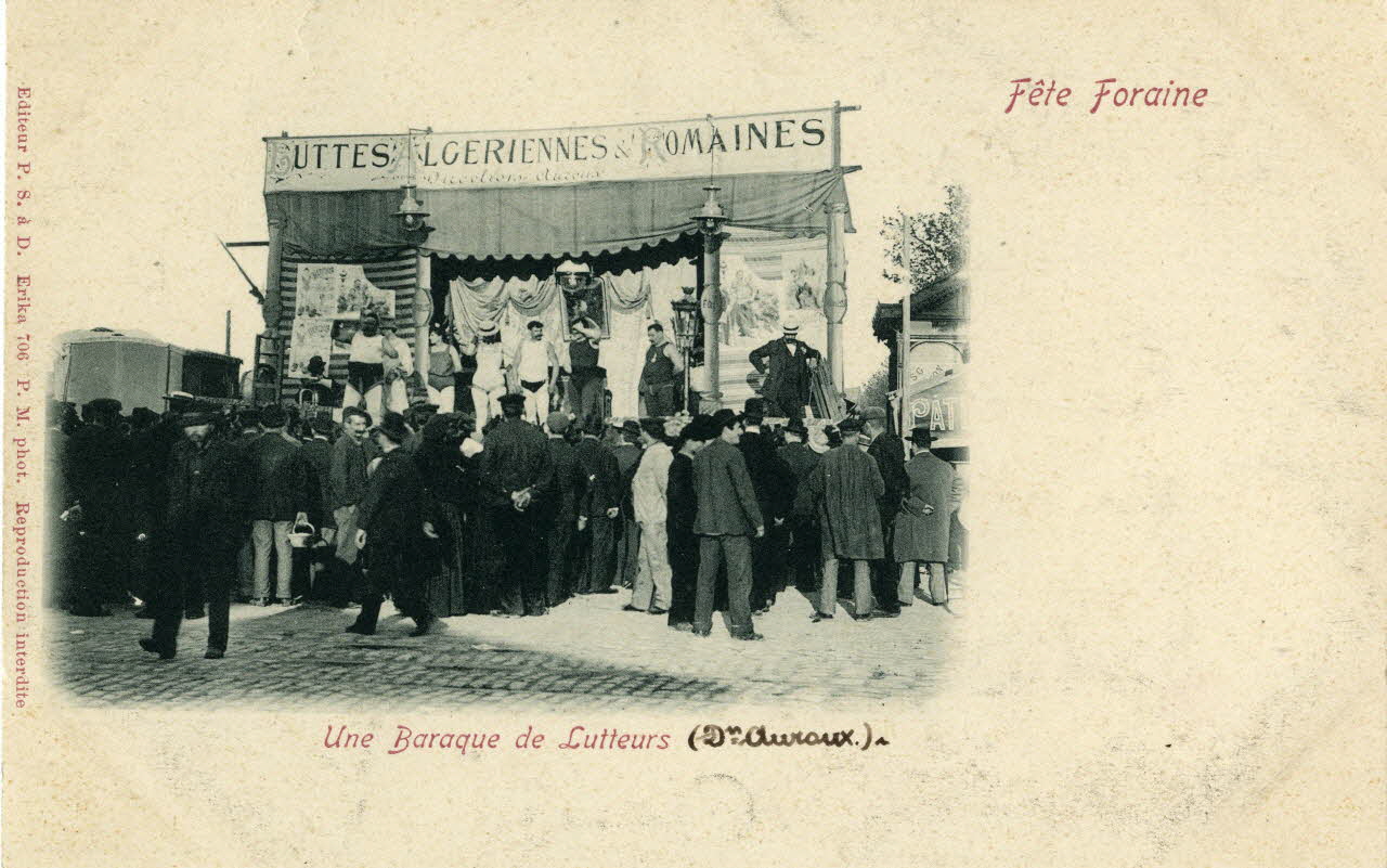 Fête foraine. Une baraque de lutteurs. (Direction Auroux). Sou.2.11.2 Photo