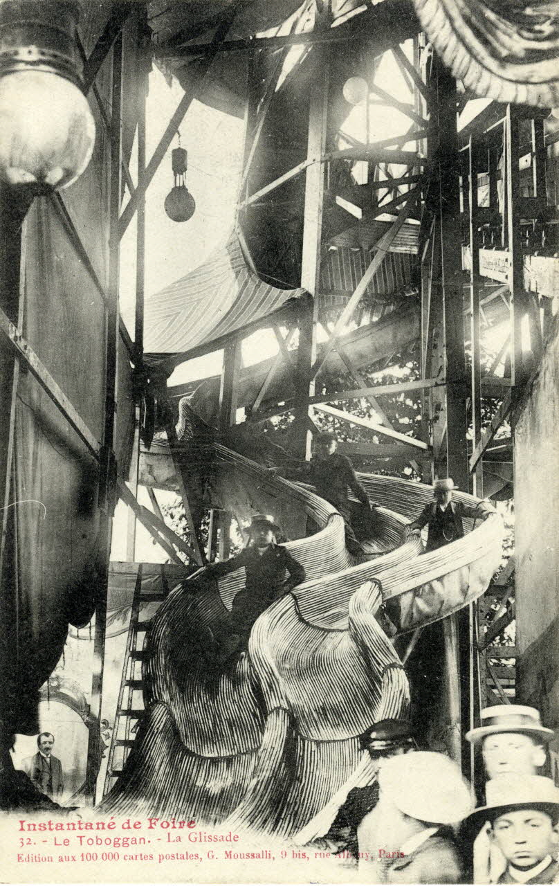 32. Instantané de foire. Le toboggan. La glissade. Sou.2.110.2 Photo