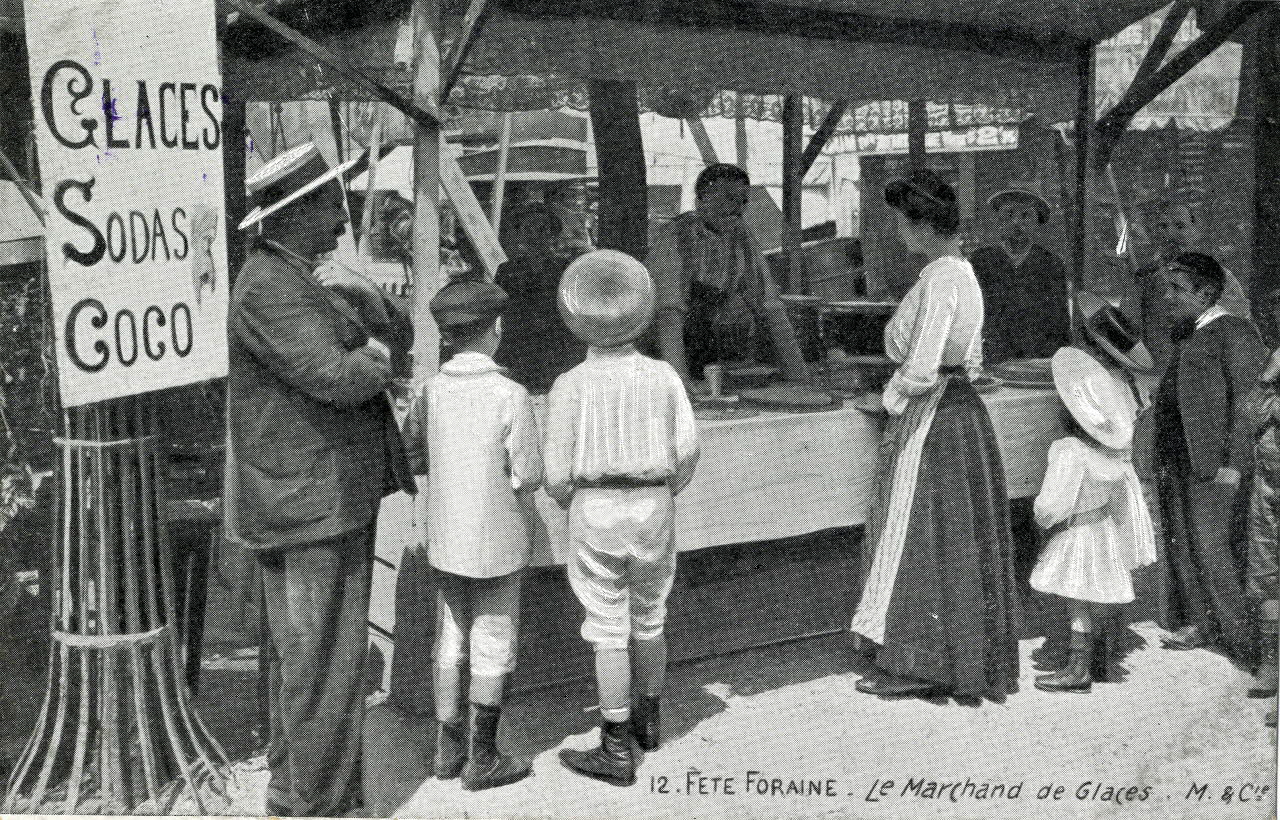 12. Fête foraine. Le marchand de glaces. Sou.2.129.1 Photo