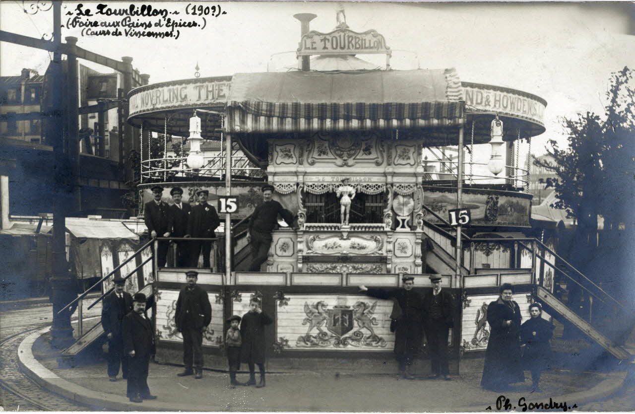 ARTAUD et NOZAIS Exposition des Arts Décoratifs (Paris 1925). Carrousel de la vie parisienne Michaud (ex-manège Tramontana de J. Lhoëst) Paris, Paris (75) 1925 Sou.2.90.2 Photo