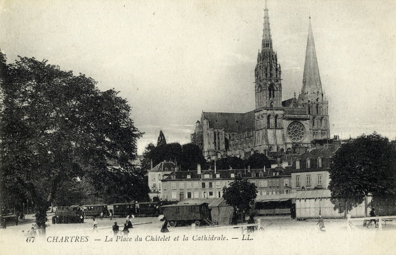 67. Chartres. La place de la Cathédrale. Sou.3.106.1 Photo