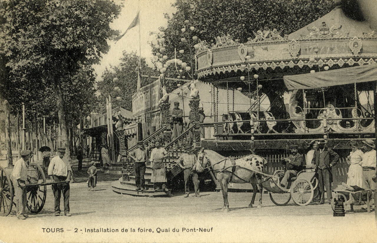 Tours. 2. Installation de la foire, quai du Pont Neuf. Sou.3.106.2 Photo