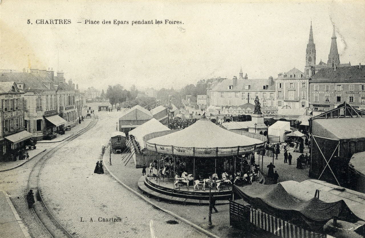5. Chartres. Place des Epars, pendant les foires. Sou.3.107.1 Photo