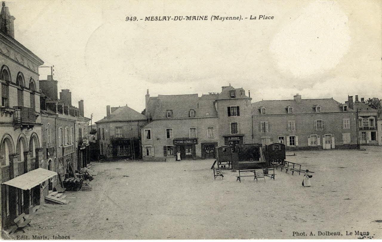 949. Meslay-du-Maine (Mayenne). La place Sou.3.110.1 Photo